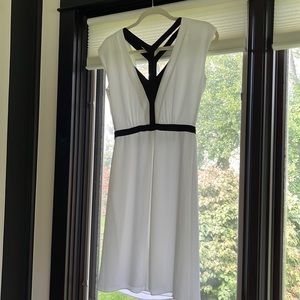Size 0 BCBG MAXAZRIA white dress with black piping with lining